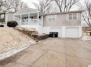 6335 Parkview Ln, Omaha, NE 68104