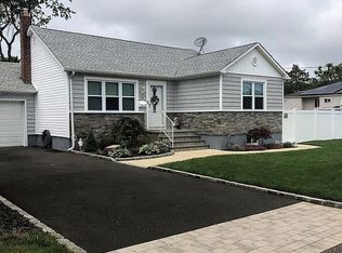 121 Arthur Ave, West Babylon, NY 11704