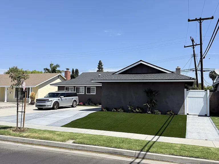 6811 Oxford Dr — Photo 4