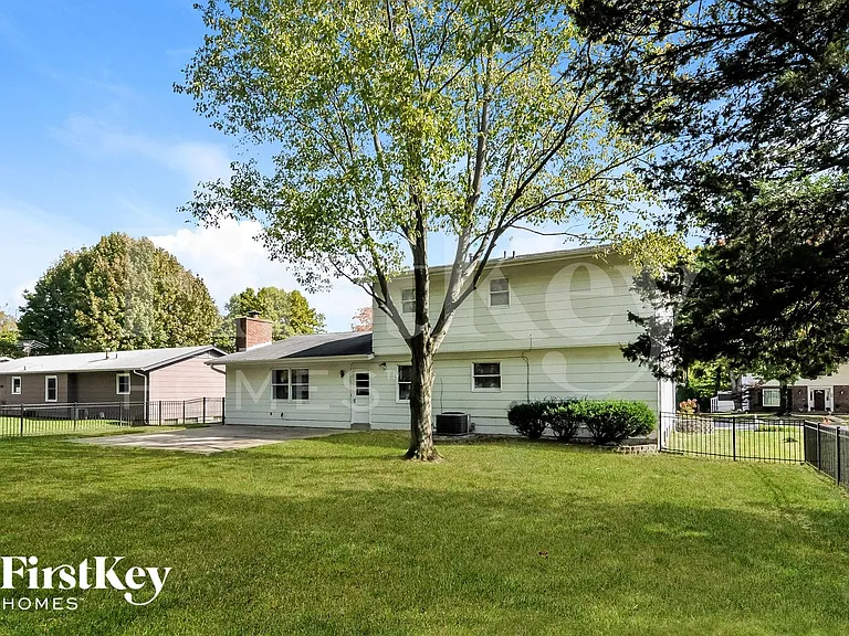 1005 Lancaster Dr — Photo 15