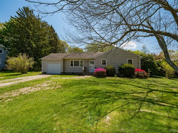 6200 New Suffolk Avenue, Mattituck, NY 11952