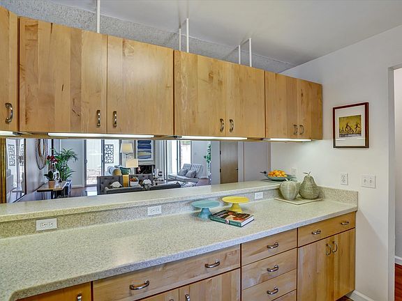 5th image of 1175 Island Dr