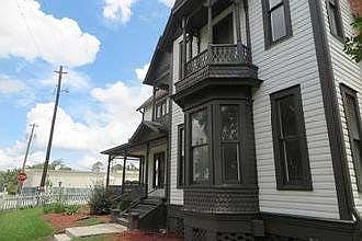 1st image of 105 SE 1st Ave