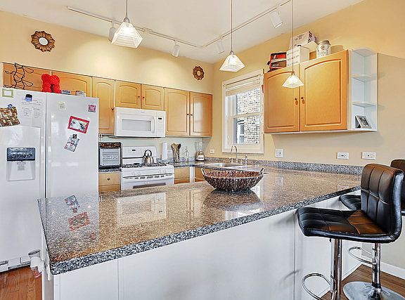 5th image of 4346 S Lake Park Ave #3
