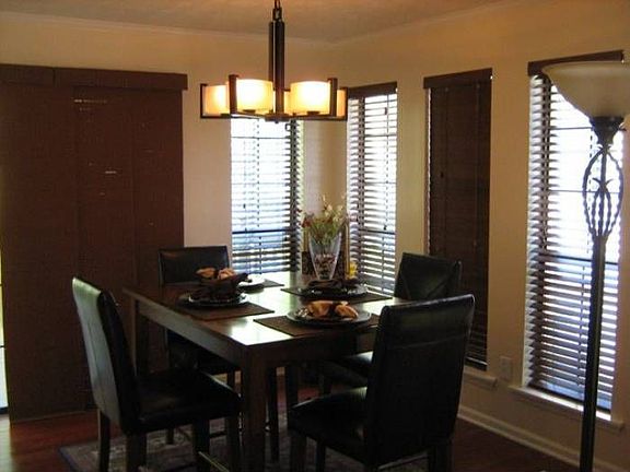 Large separate dining rm