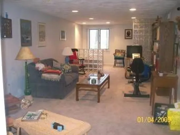 11 Douglass Grn, Woburn, MA 01801