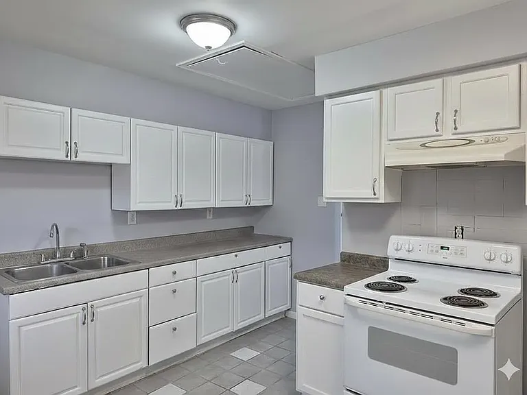 3326 Delaware St — Photo 2