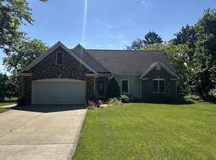 628 Cabot Cir, Jonesville, MI 49250