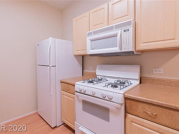 3rd image of 8250 N Grand Canyon Dr Unit 1018