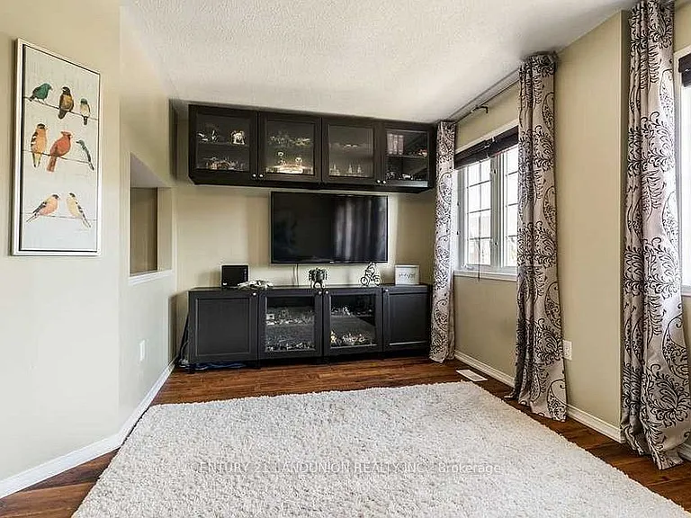 117 Gatwick Dr — Photo 3