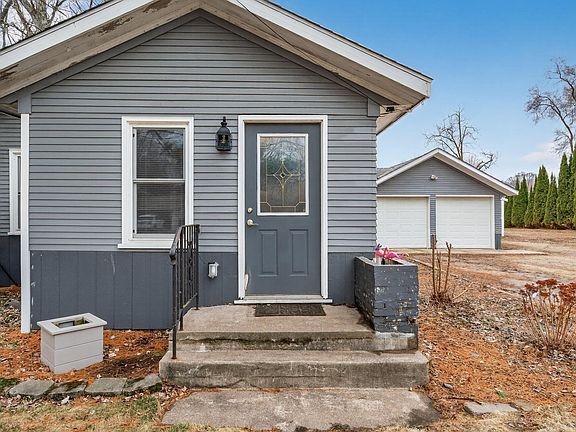 4th image of 3823 Midland Ave