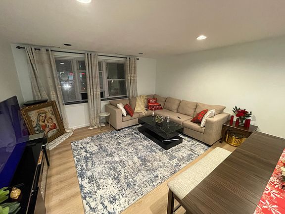 5th image of 530 Vfw Pkwy APT 104