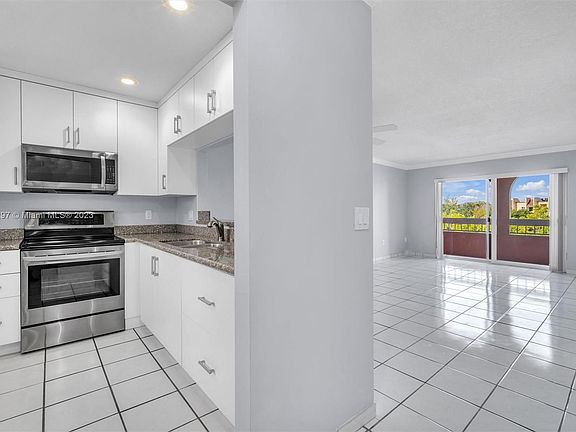 4th image of 8101 Camino Real #C-402