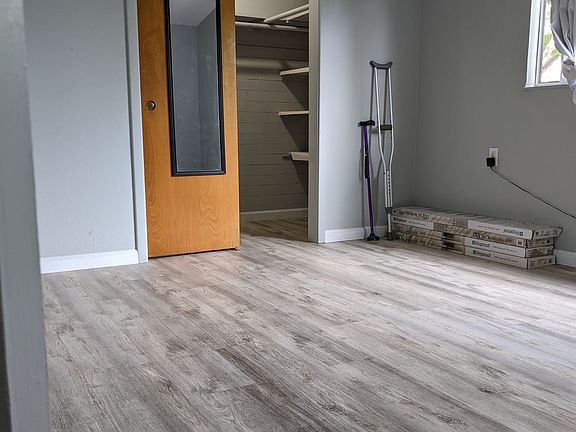 5th image of 2431 Dover Ave