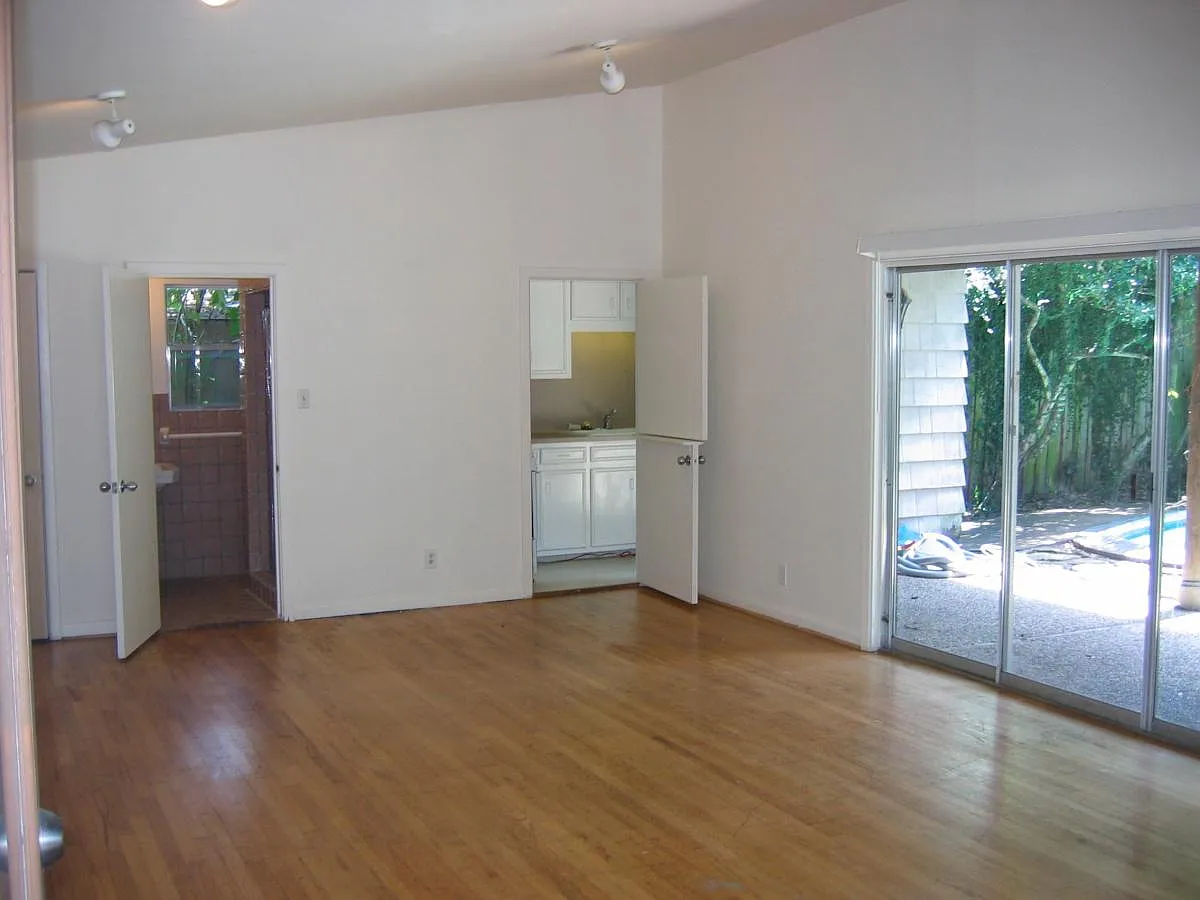 1 bed, 750 sqft, $1,300 — Photo 4