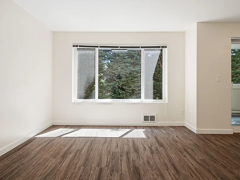 Daniels Apartments — Photo 20