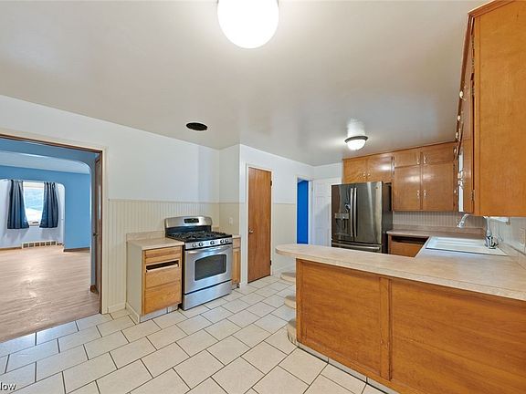 5th image of 4800 Elyria Ave