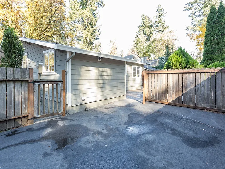 5262 Rosewood St — Photo 42