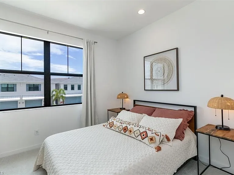 13021 Pembroke Dr — Photo 22