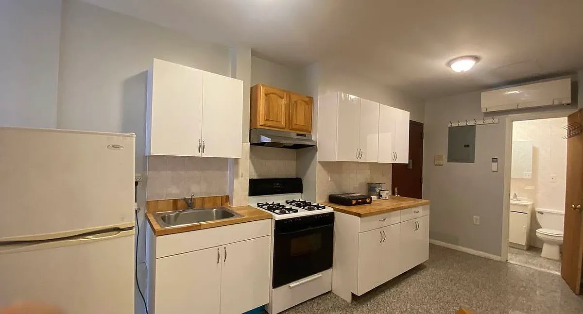 Building Photo - 183 Mott St #2C