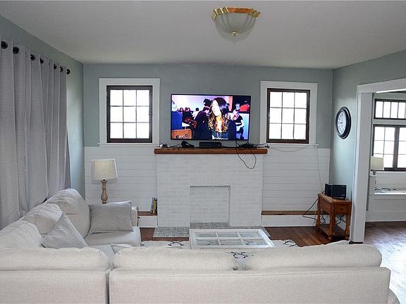 3rd image of 709 N 9th St