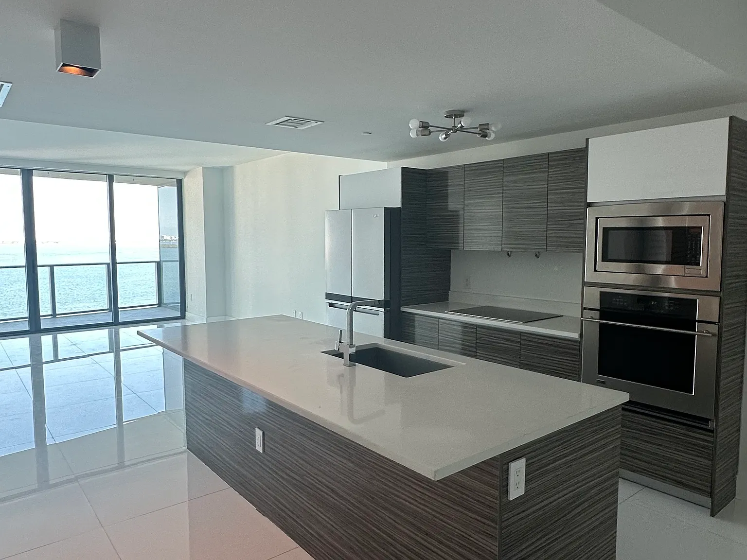 2 bed, 1143 sqft, $5,600 — Photo 3