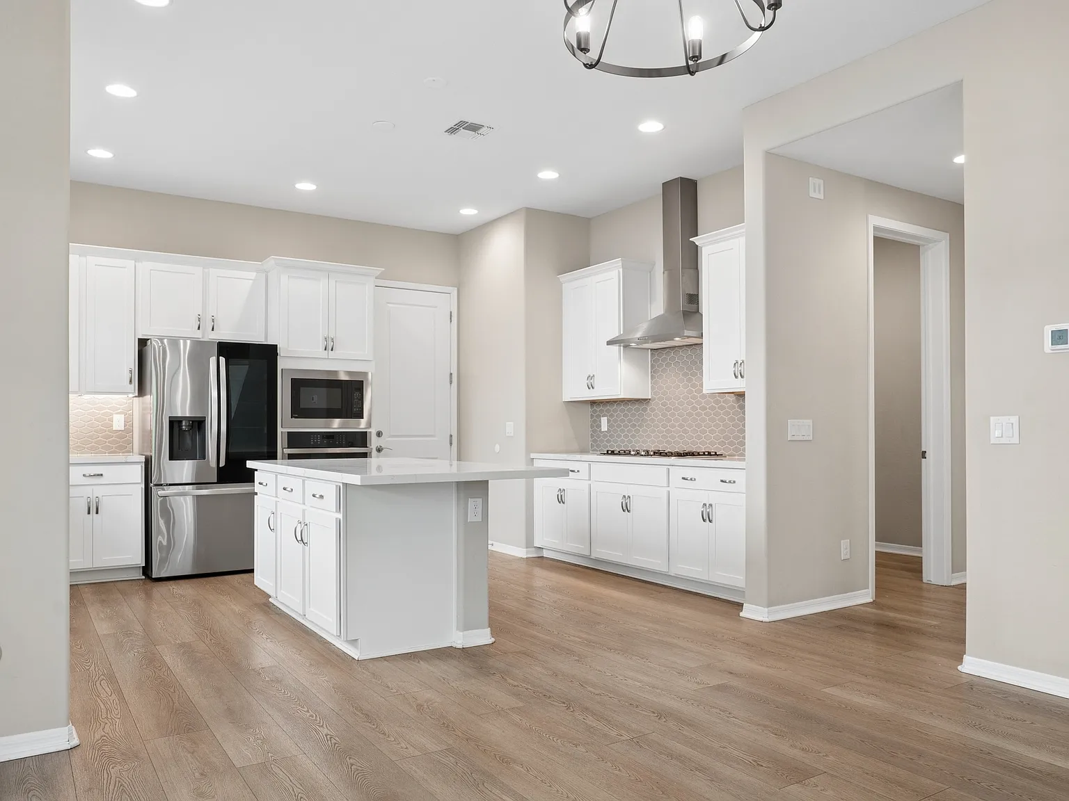 4 bed, 3.5 bath, 2355 sqft, $3,300 — Photo 3