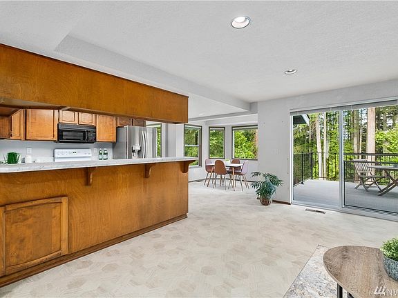 3rd image of 2613 52nd Ave NW