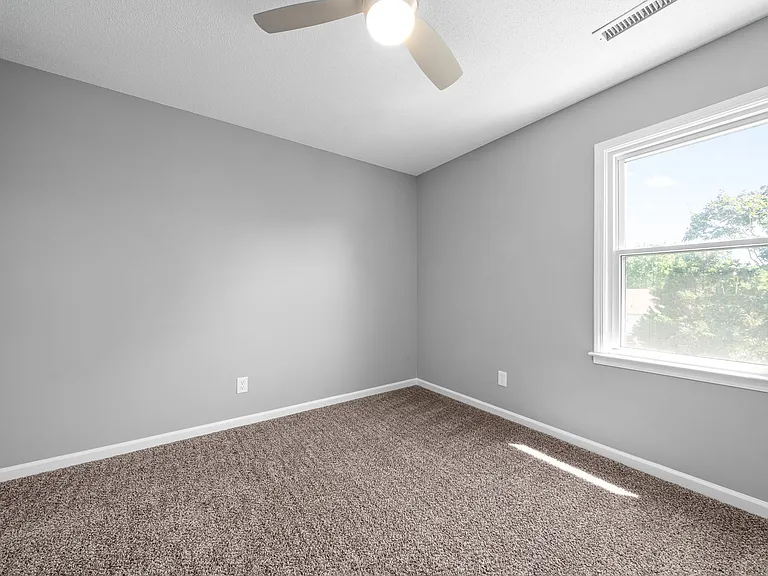 830 Iris Ln — Photo 23