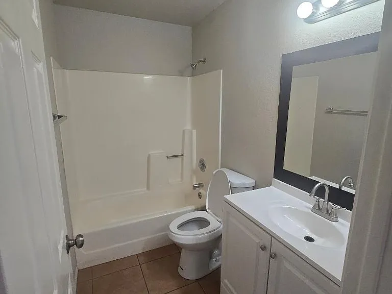 Lindsay Villas Townhomes — Photo 28