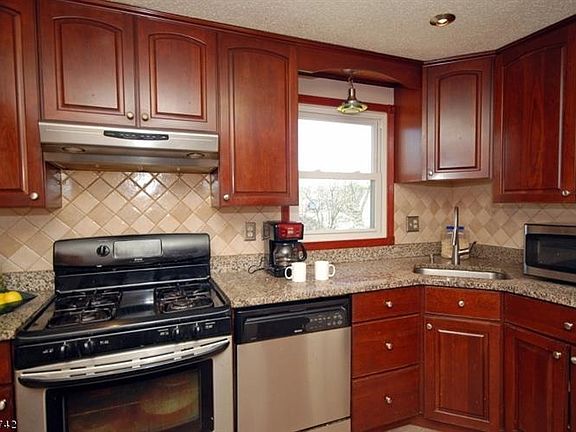 5th image of 22 King Arthurs Ct