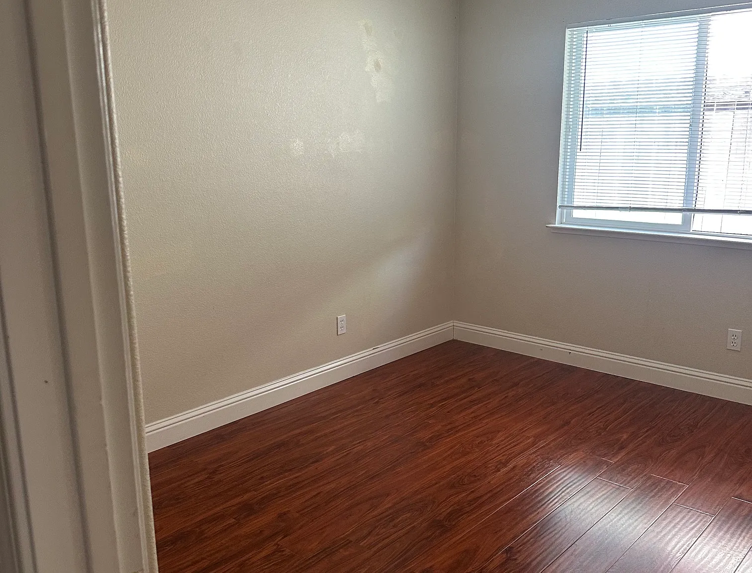 4 bed, 2100 sqft, $900 — Photo 2