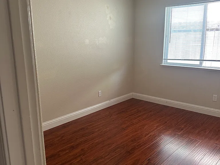 8910 Glacier Point Dr #3 — Photo 2