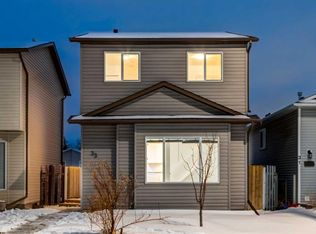33 N Martindale Ct NE, Calgary, AB T3J 2V8