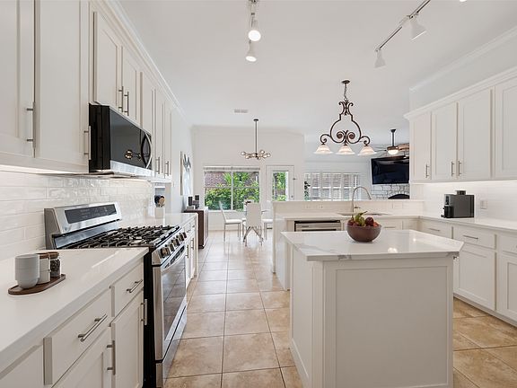 3rd image of 7428 Boulder Creek Dr