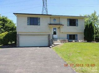 9562 Teakwood Ln N, Maple Grove, MN 55369