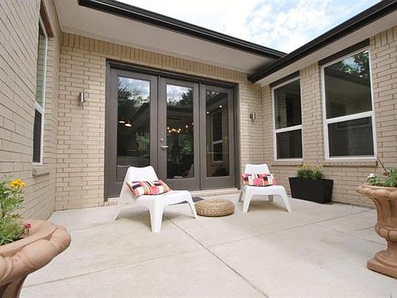2nd image of 292 Pecan Hollow Cir