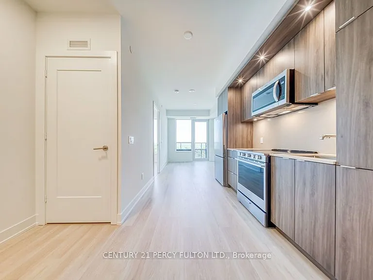60 Central Park Dr #1802 — Photo 9