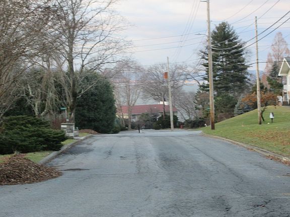 4th image of 30 Country Club Ln