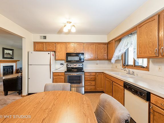 4th image of 11024 S Theresa Cir APT 3B