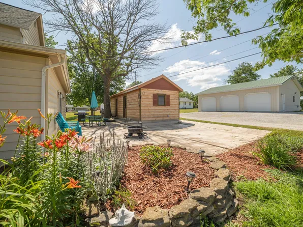 304 E Salling St, Perry, MO 63462