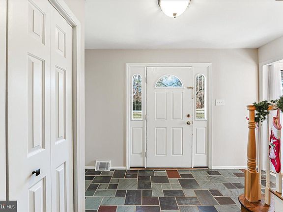 4th image of 705 Willowdale Ln