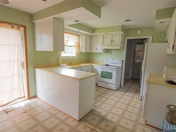 4th image of 408 E 1st St