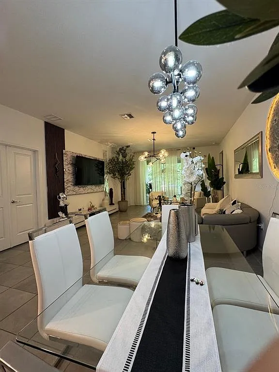 3 bed, 2.0 bath, 2115 sqft, $2,200 — Photo 4