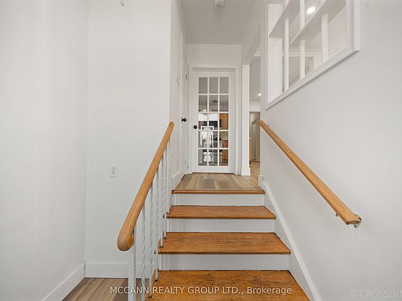 3rd image of 17 Barlow Rd E