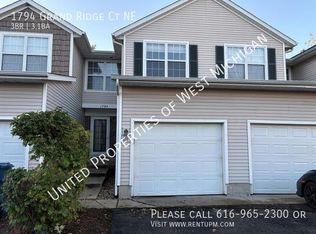 1794 Grand Ridge Ct NE, Grand Rapids, MI 49525