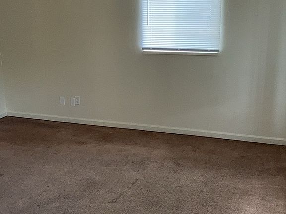 4th image of 386 Morris Dr