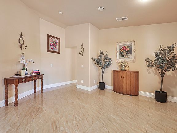 5th image of 45930 Las Colinas