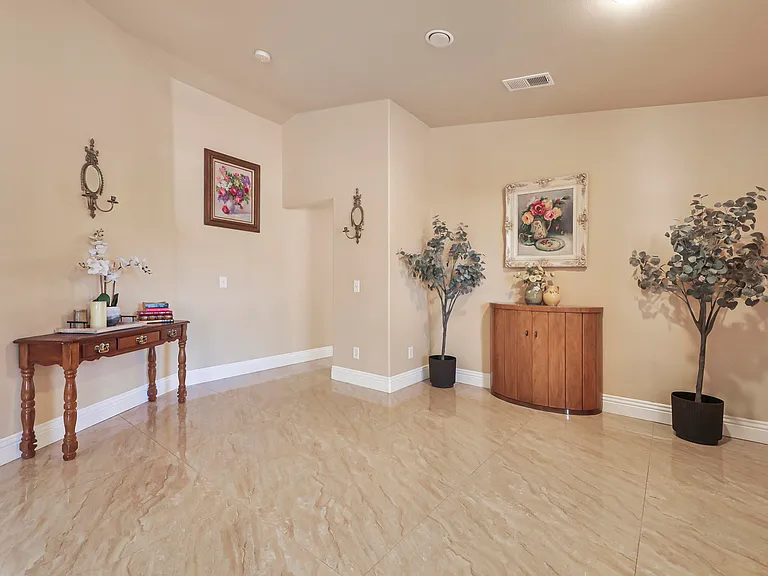 45930 Las Colinas — Photo 5