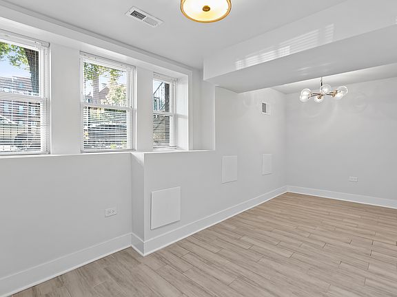3rd image of 2939 N Kedzie Ave #B